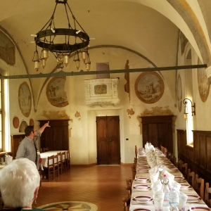 Un giorno nel monastero benedettino di  Santa Maria della Neve con il pranzo del pellegrino nel Refettorio