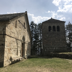 la Pieve incastellata - a Toano, tra archeologia ed architettura