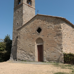 La chiesa di Sant'Andrea nel castello delle Carpinete